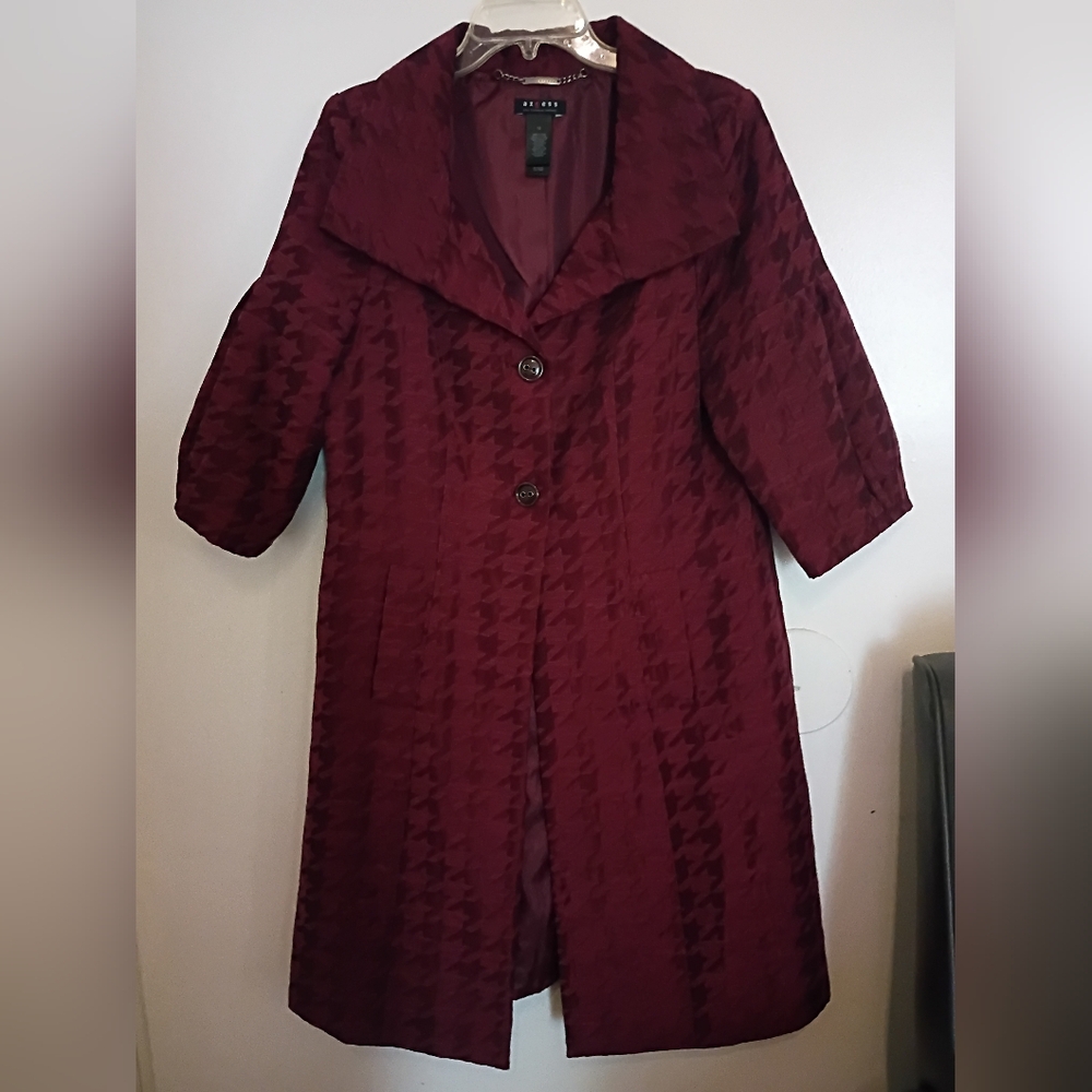 AXCESS LIZ CLABORNE WOMEN HOUNDSTOOTH COAT BURGUNDY SZ 12 401/2 LONG
